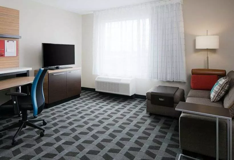هتل Towneplace Suites By Marriott Kansas City Airport