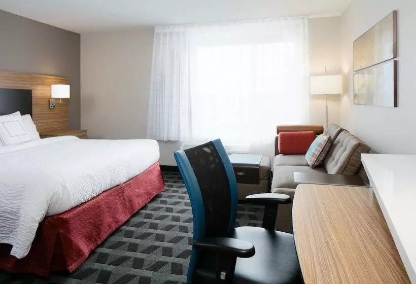 هتل Towneplace Suites By Marriott Kansas City Airport