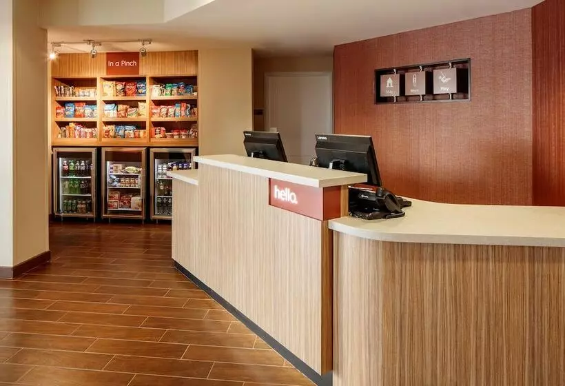 هتل Towneplace Suites By Marriott Kansas City Airport
