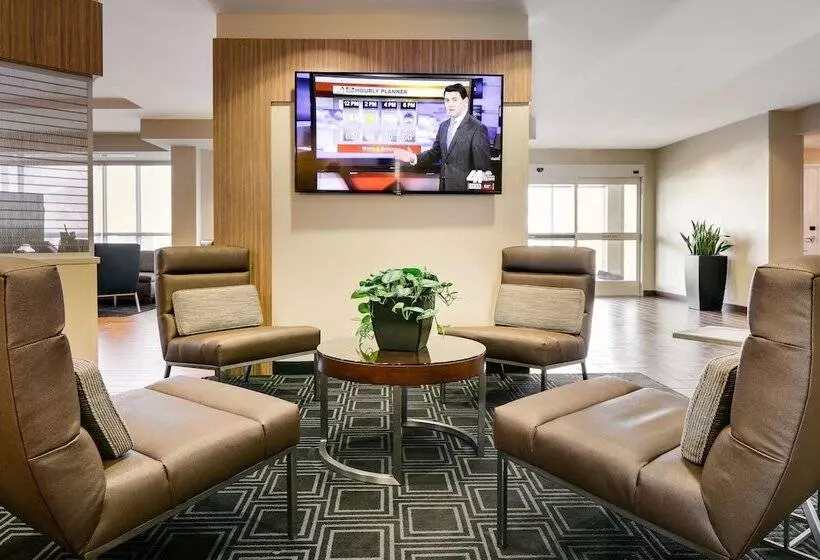 هتل Towneplace Suites By Marriott Kansas City Airport