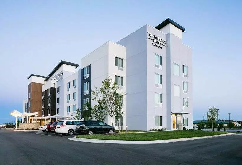 هتل Towneplace Suites By Marriott Kansas City Airport