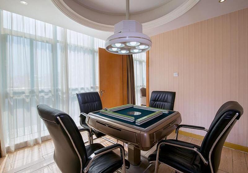 Отель Vienna Classic Shenzhen Longhua Bus Station