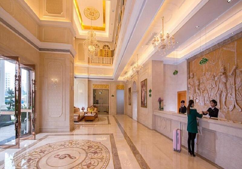 Отель Vienna Classic Shenzhen Longhua Bus Station