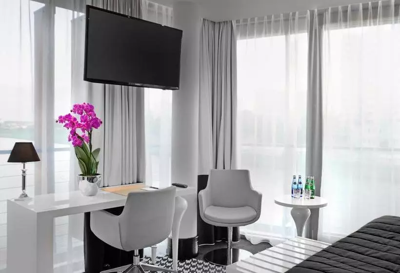Piano Hotel & Restaurant