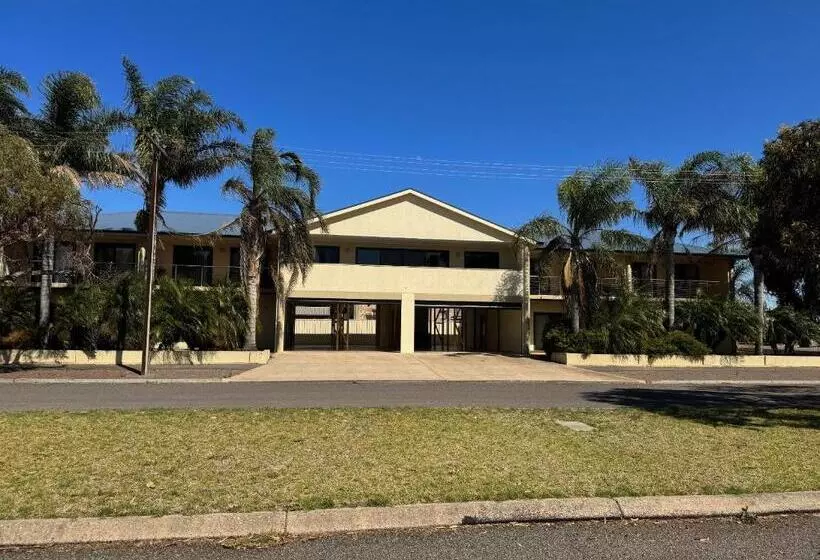 Cowell Townhouse Apartments