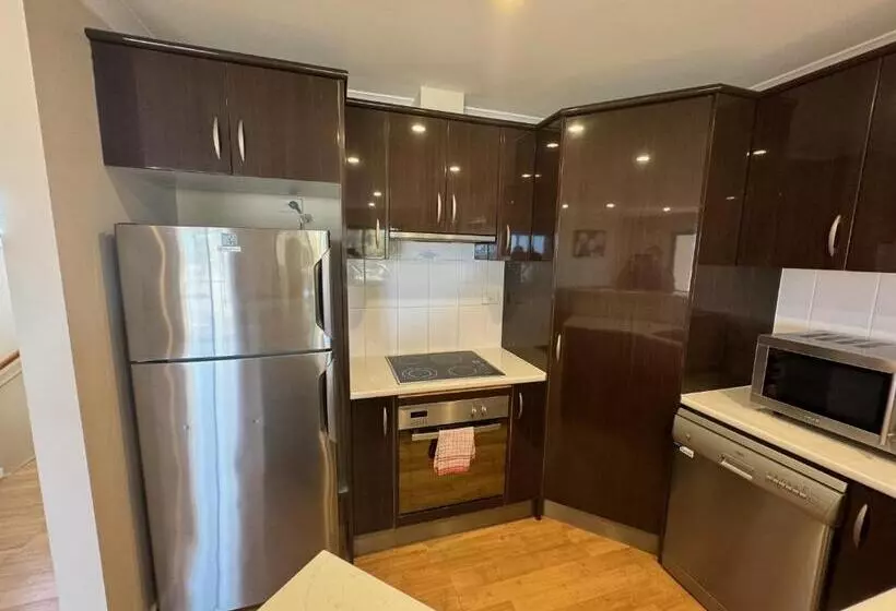 Cowell Townhouse Apartments