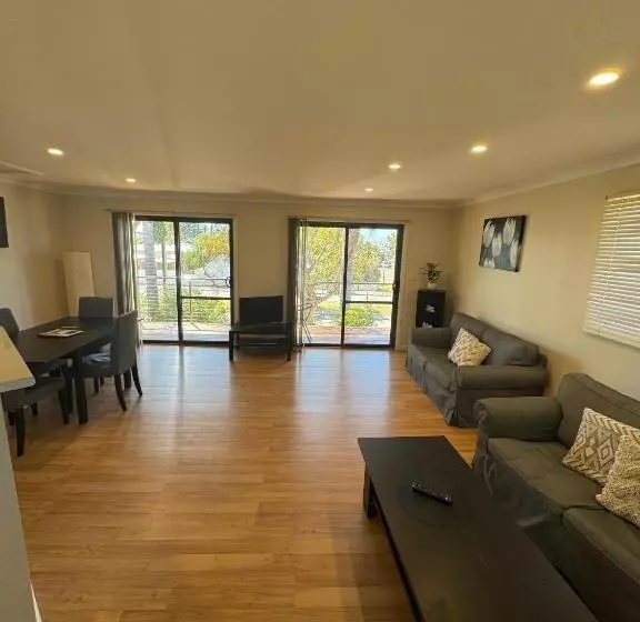 Cowell Townhouse Apartments