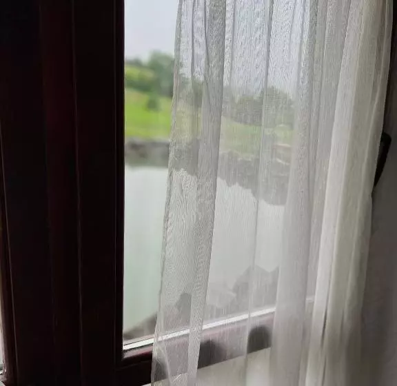 ホテル готельно ресторанний комплекс кичера