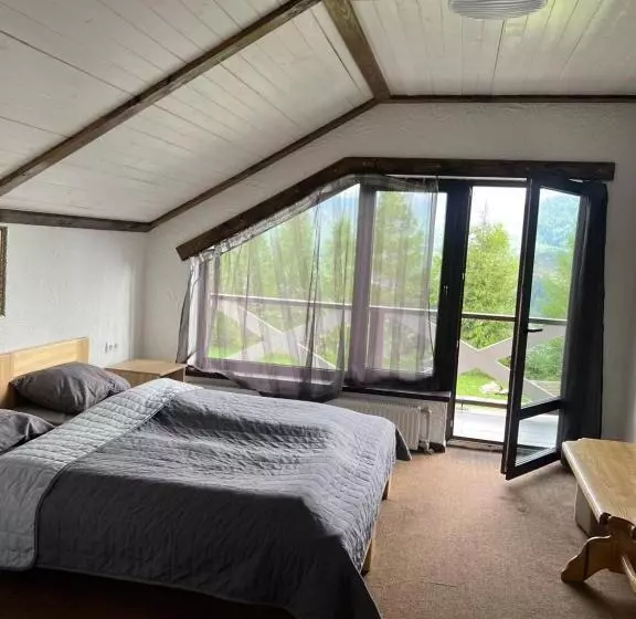 ホテル готельно ресторанний комплекс кичера