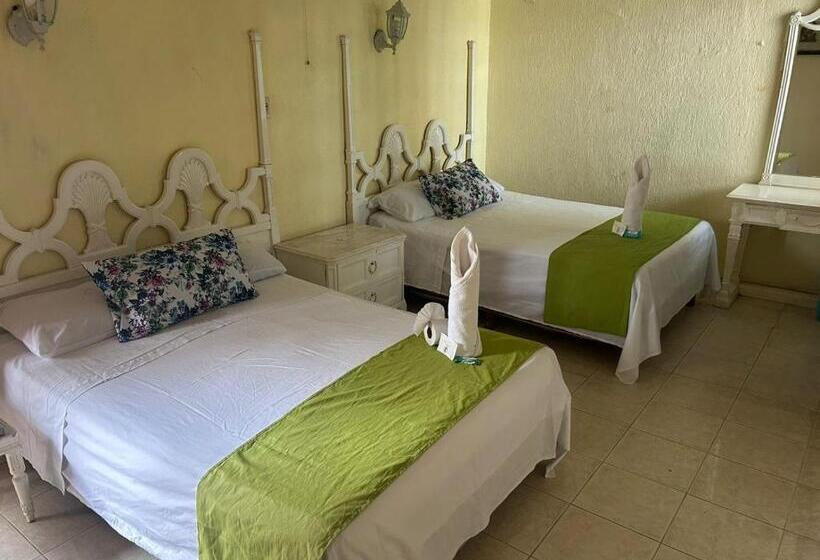 Hotel Capri Playa A Una Calle De La Playa Regatas