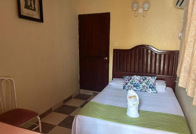 Hotel Capri Playa A Una Calle De La Playa Regatas