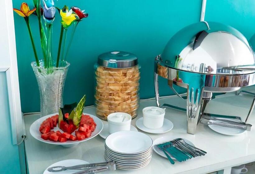 Отель Elephant Inn And Suite By Sajiwa