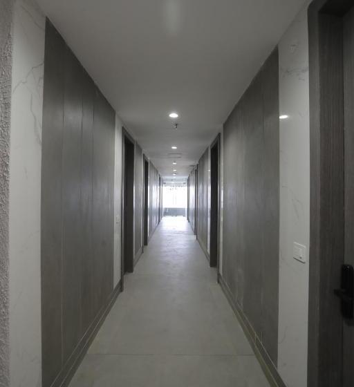 هتل The White Seasons