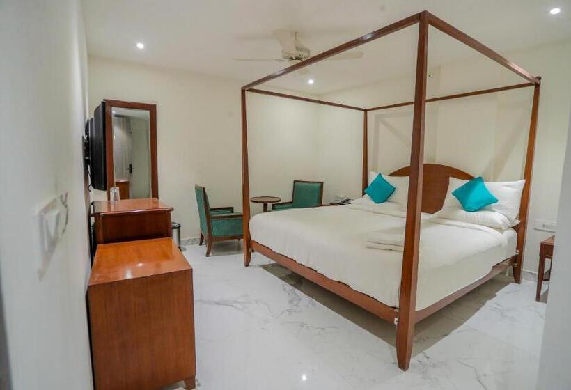 هتل The White Seasons