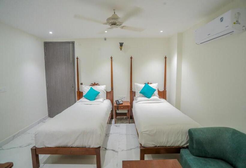 هتل The White Seasons