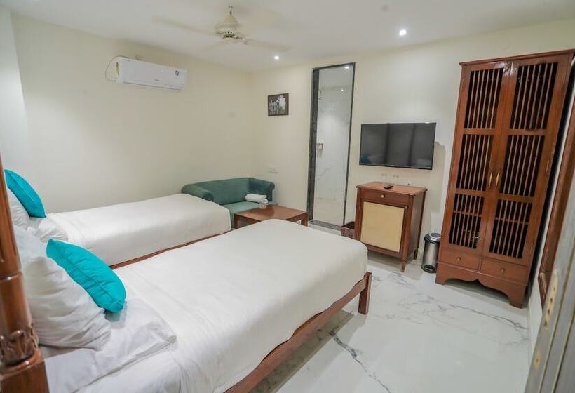 هتل The White Seasons