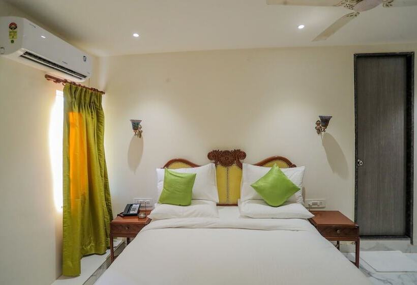 هتل The White Seasons