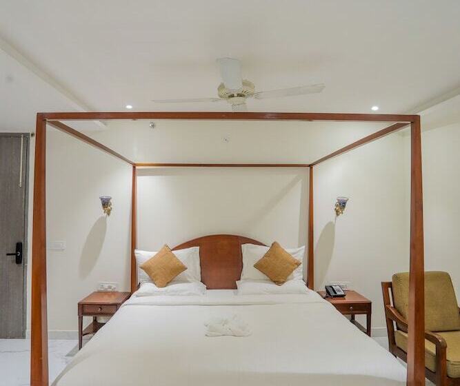 هتل The White Seasons