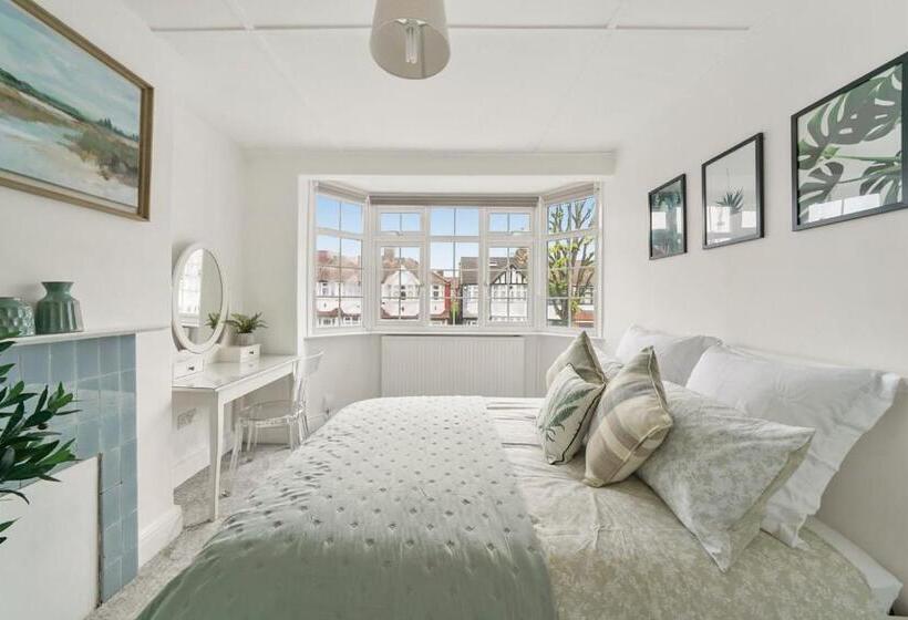 بنسيون Wembley Hububb Stay