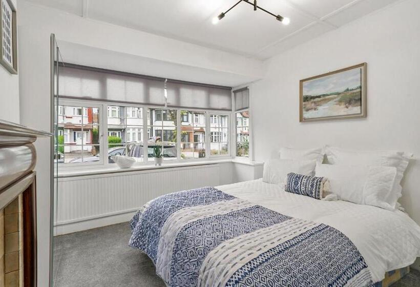 بنسيون Wembley Hububb Stay