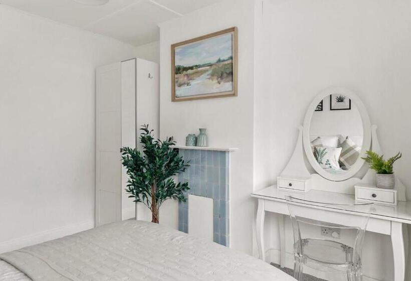 بنسيون Wembley Hububb Stay