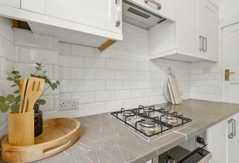 بنسيون Wembley Hububb Stay