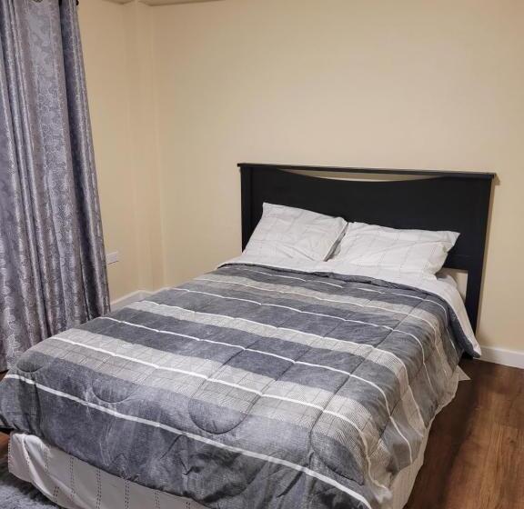 Silverbuttons Apartments & Eats