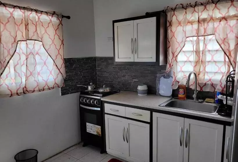 Silverbuttons Apartments & Eats