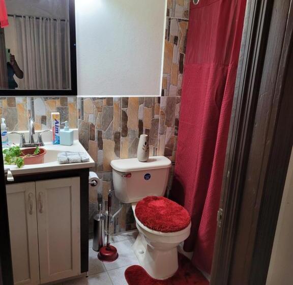 Silverbuttons Apartments & Eats