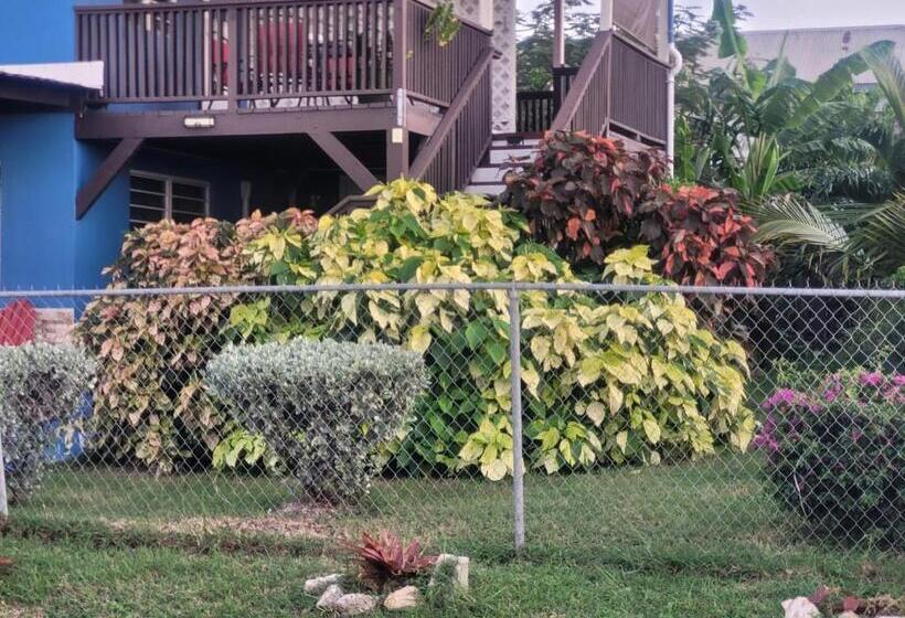 Silverbuttons Apartments & Eats