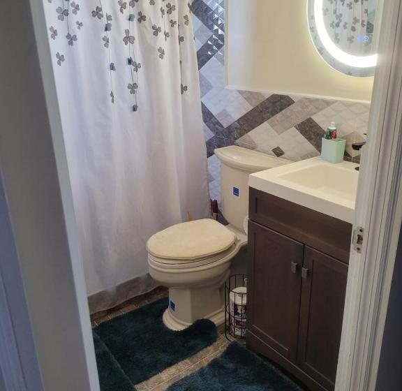 Silverbuttons Apartments & Eats