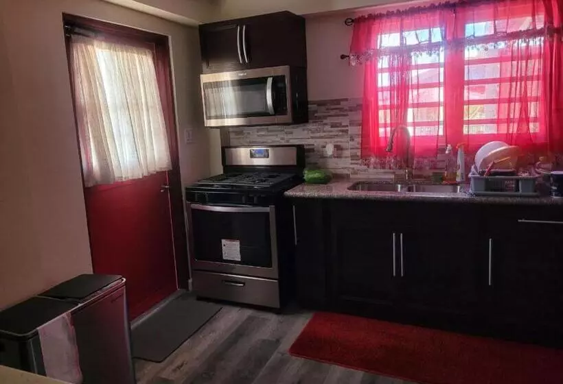 Silverbuttons Apartments & Eats