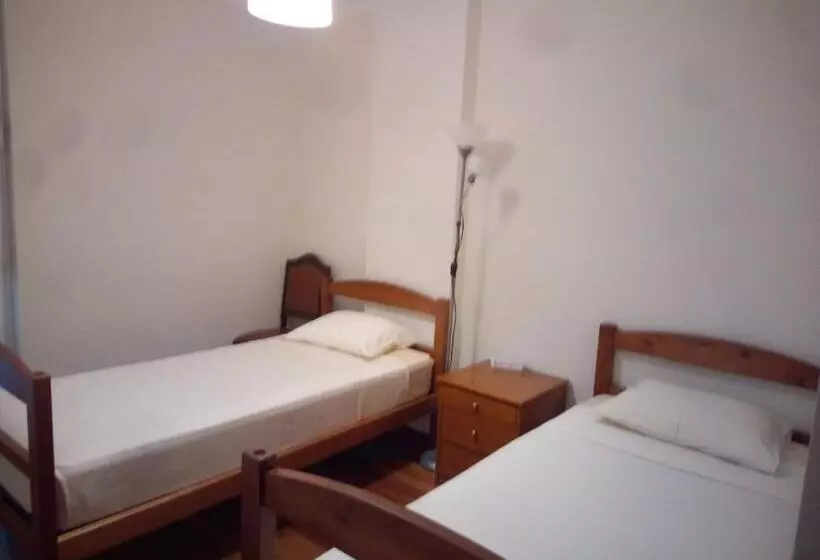 Retkeilymaja Costa S Lodging, 5min To The Airport, Shared Room For 2 People, Shuttle Service Available