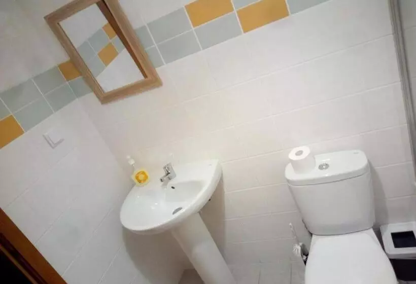 Retkeilymaja Costa S Lodging, 5min To The Airport, Shared Room For 2 People, Shuttle Service Available