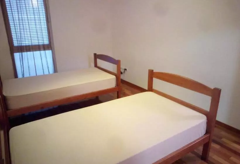 Retkeilymaja Costa S Lodging, 5min To The Airport, Shared Room For 2 People, Shuttle Service Available