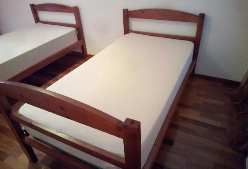 Retkeilymaja Costa S Lodging, 5min To The Airport, Shared Room For 2 People, Shuttle Service Available