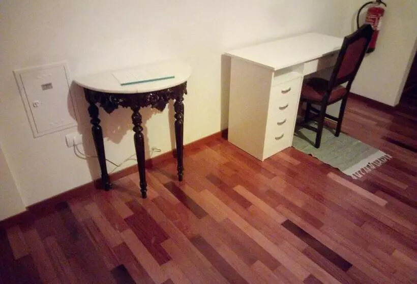 Retkeilymaja Costa S Lodging, 5min To The Airport, Shared Room For 2 People, Shuttle Service Available