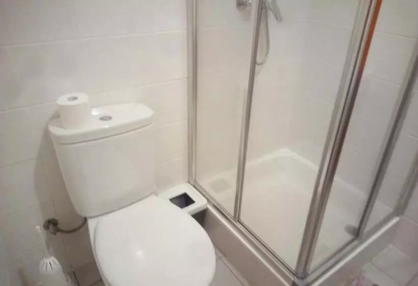 Retkeilymaja Costa S Lodging, 5min To The Airport, Shared Room For 2 People, Shuttle Service Available