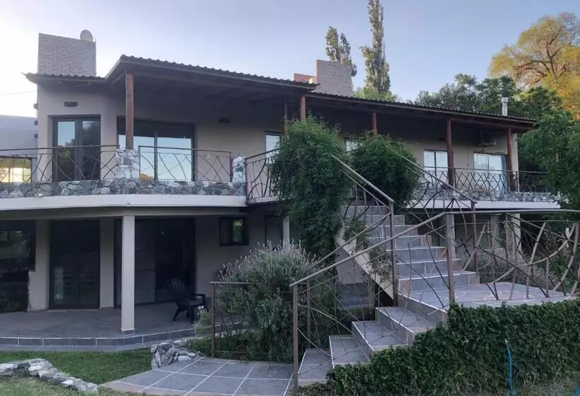 Retkeilymaja Anicca Posada