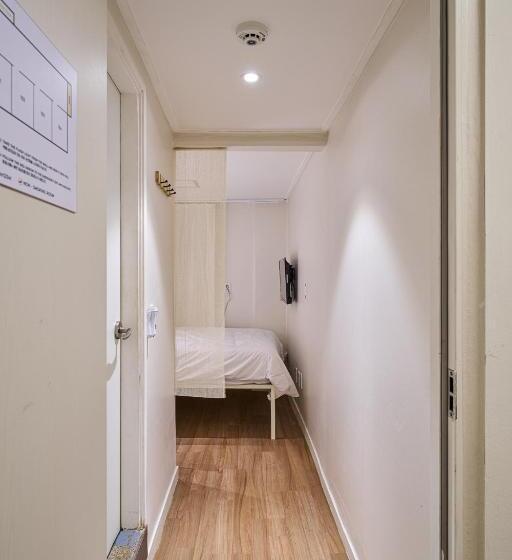 هاستل Life In Insa