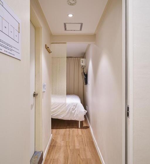 هاستل Life In Insa