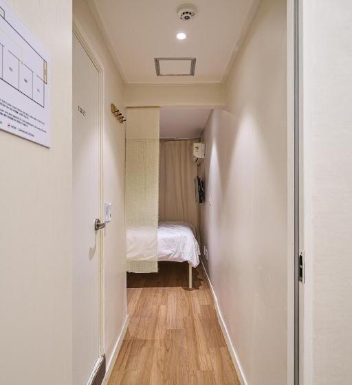 هاستل Life In Insa