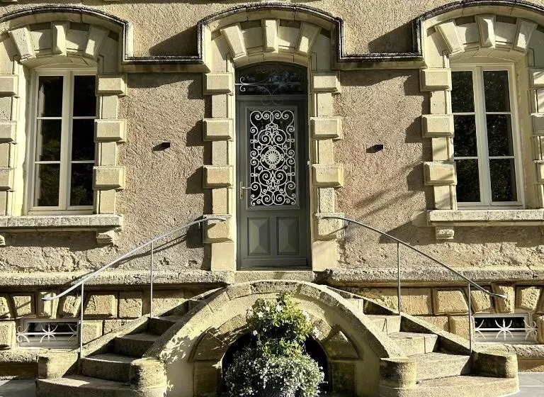 Aamiaismajoitus (B&B) Château Du Beugnon