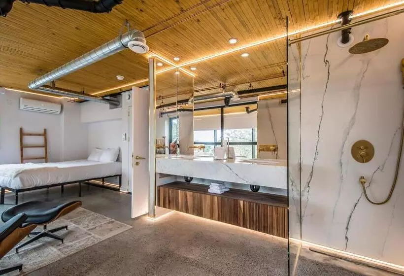 تختخواب و صبحانه Luxury Bnb   Halifax Rooftop   The Sunrise Room