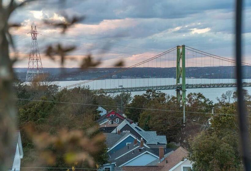 تختخواب و صبحانه Luxury Bnb Halifax Rooftop The Sunrise Room