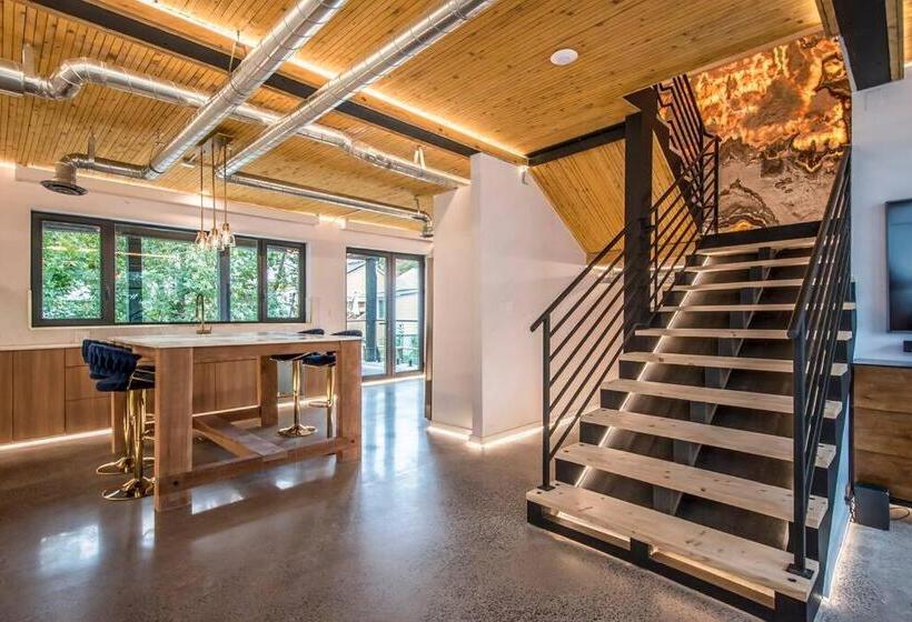 تختخواب و صبحانه Luxury Bnb Halifax Rooftop The Sunrise Room