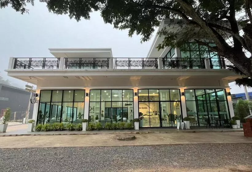 Dm Hotel & Cafe