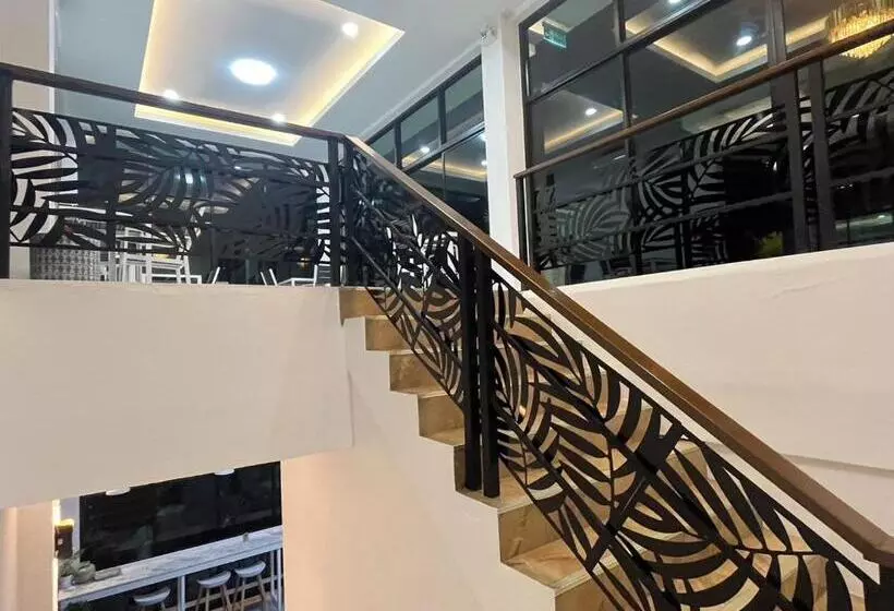 Dm Hotel & Cafe