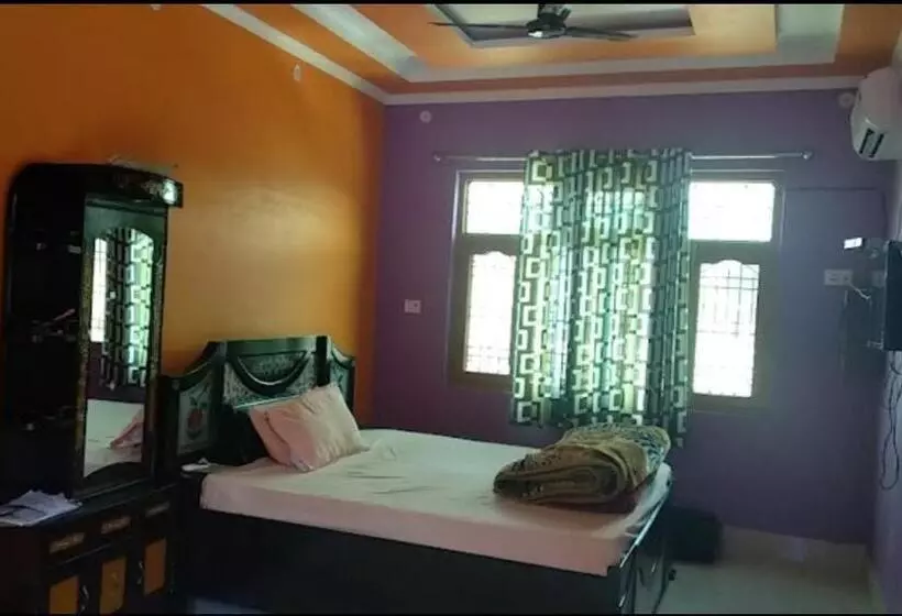 ホテル Aastha And Restaurant