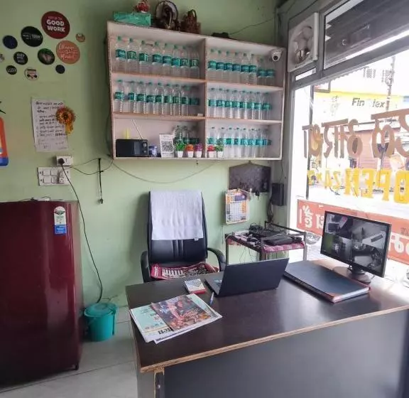 ホテル Aastha And Restaurant